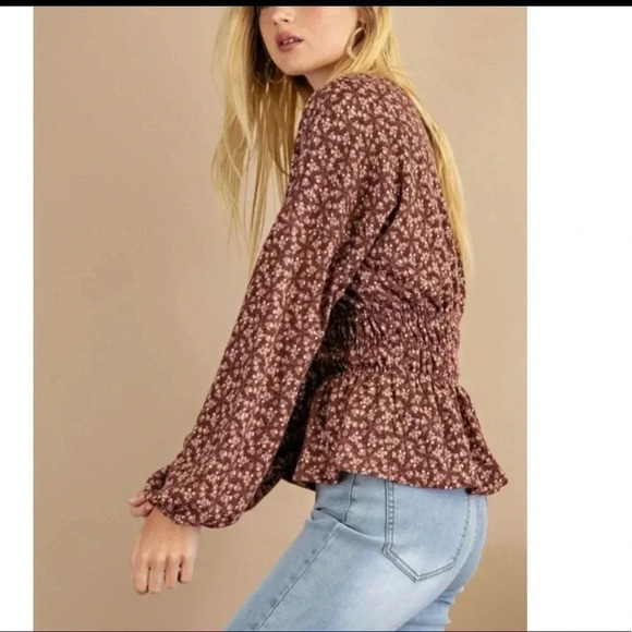 143 Story by Line Up Waist Smocking Top. - Picture 2 of 11